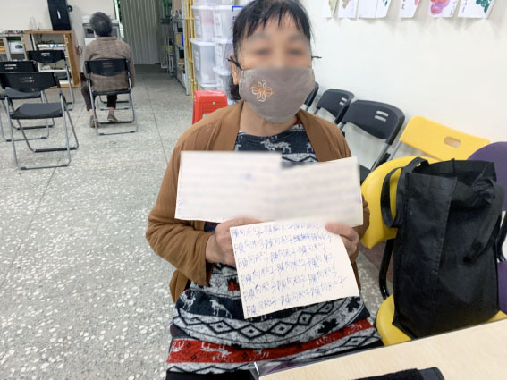 馨窩長者關懷據點-【學員的努力-陳向和子學員練習寫字與認字】109-10-23 