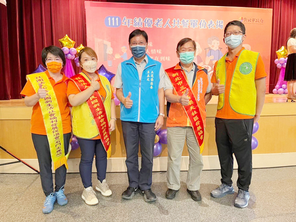 本會榮獲新北市111年績優老人共餐單位表揚-111-08-26