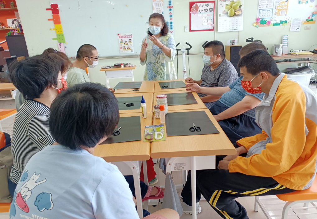 日間照顧服務中心-【玉兔躍中秋，全家慶團圓】 111-09-08