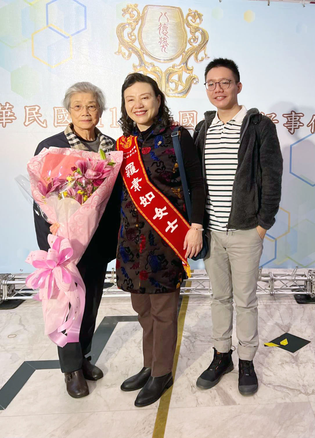恭賀 創辦人羅素如老師榮獲全國好人好事代表八德獎殊榮！111-12-14