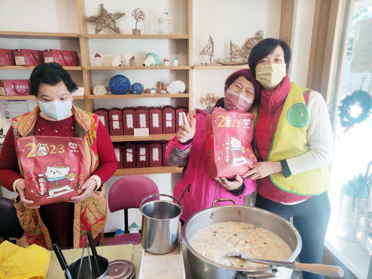 萊爾富迎春送福袋，讓案家有吃有喝、福氣滿滿抽大獎112-01-31