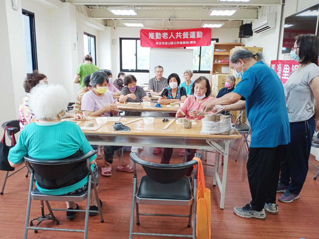 馨窩長者關懷據點金山站 -【突破自限的繽紛創作】  112-06-29
